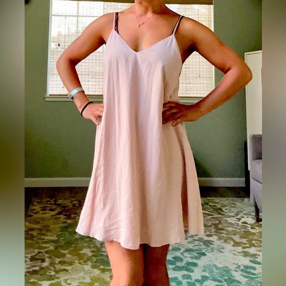 Lulus Dresses & Skirts - Light pink spaghetti strap flowy pink sundress